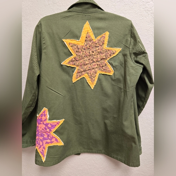 Upcycled Vintage Army Utility Jacket W Vintage Quilted Stars, Patches, Embroider - Picture 2 of 16